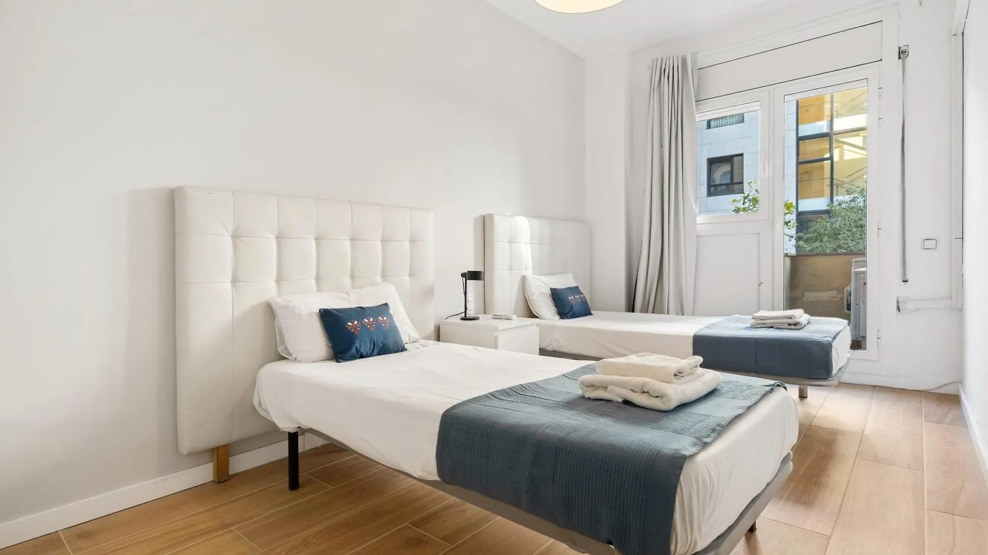 Fridays Flats Spacious 4Br Family Retreat Barcelona Apartment