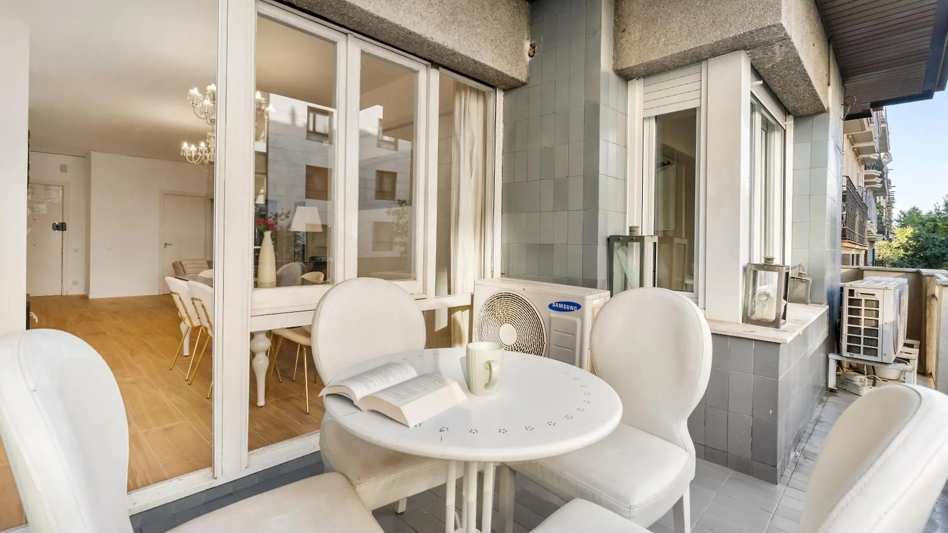 Fridays Flats Spacious 4Br Family Retreat Barcelona Apartment