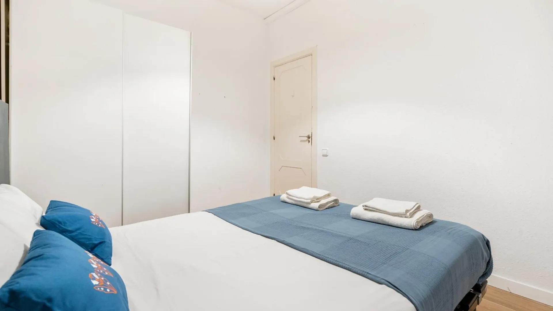 Apartment Fridays Flats Spacious 4Br Family Retreat Barcelona