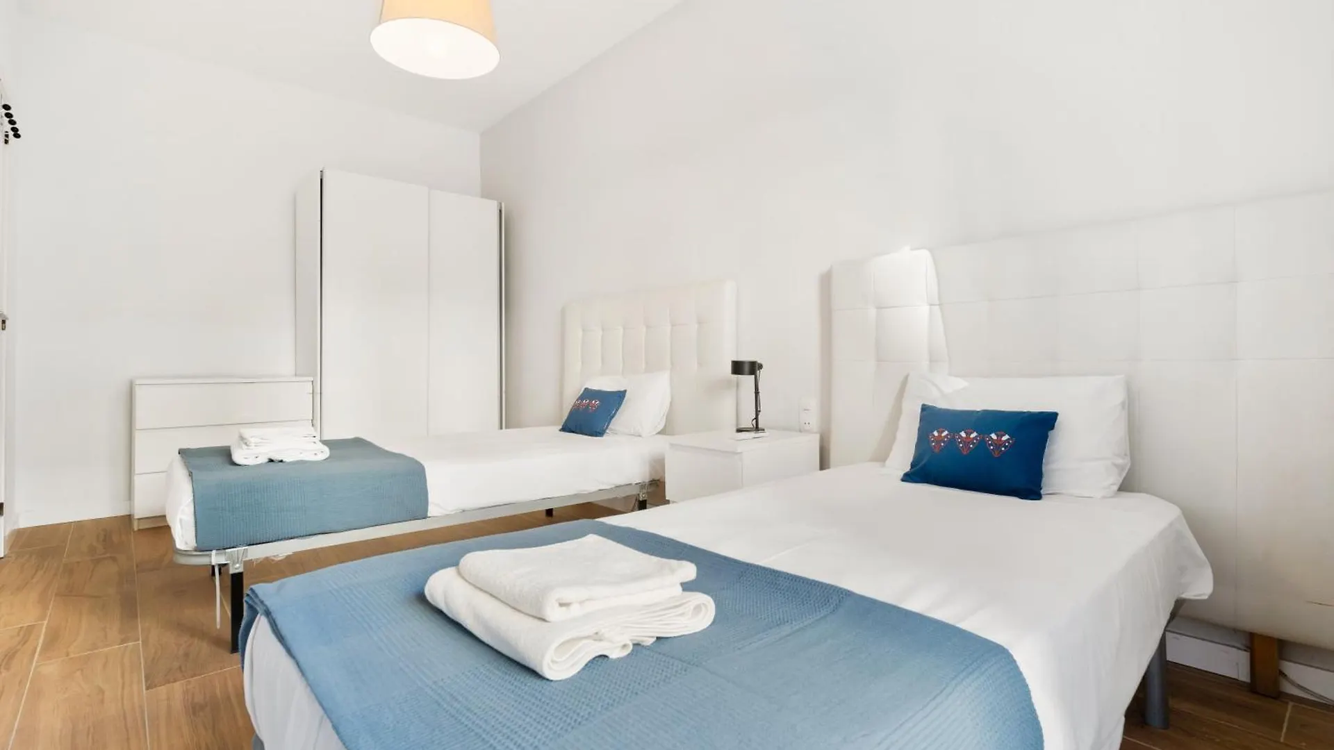 Fridays Flats Spacious 4Br Family Retreat Barcelona