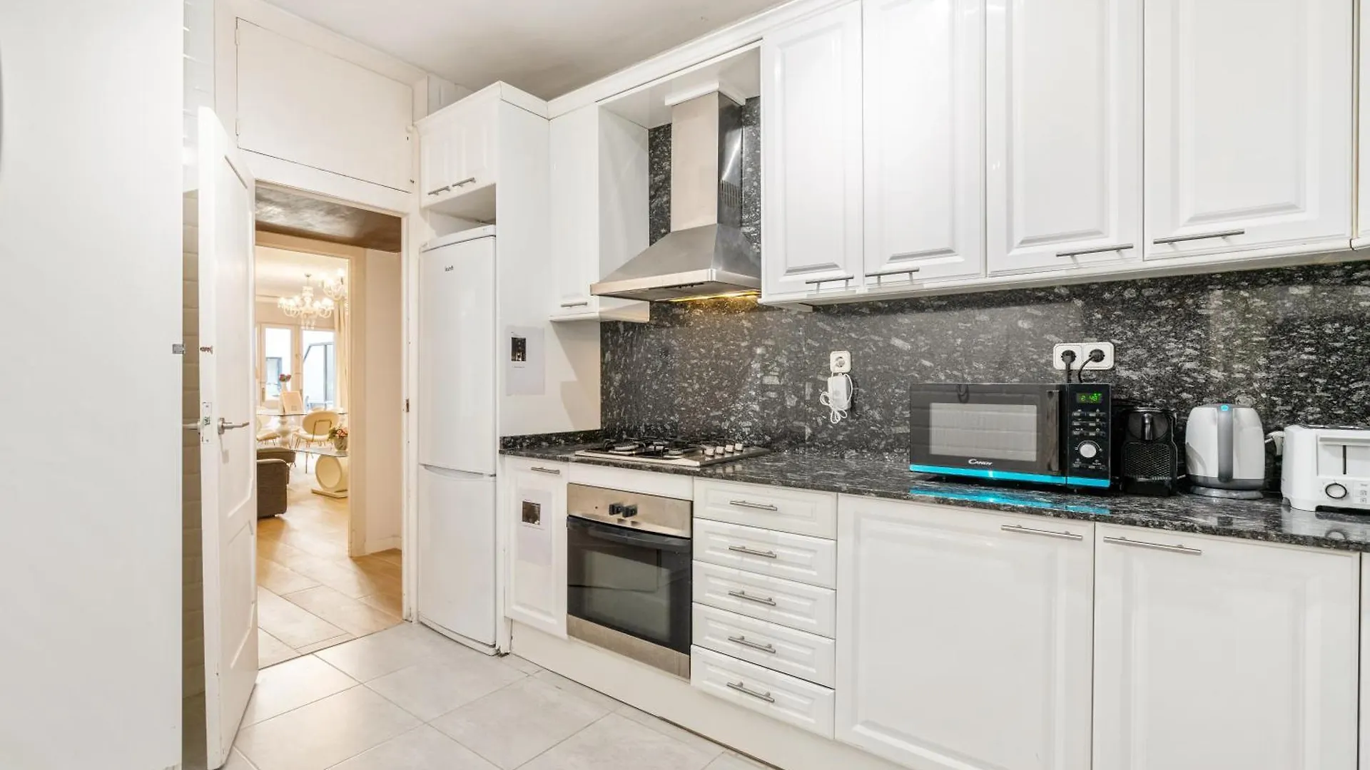 Fridays Flats Spacious 4Br Family Retreat Barcelona Apartment