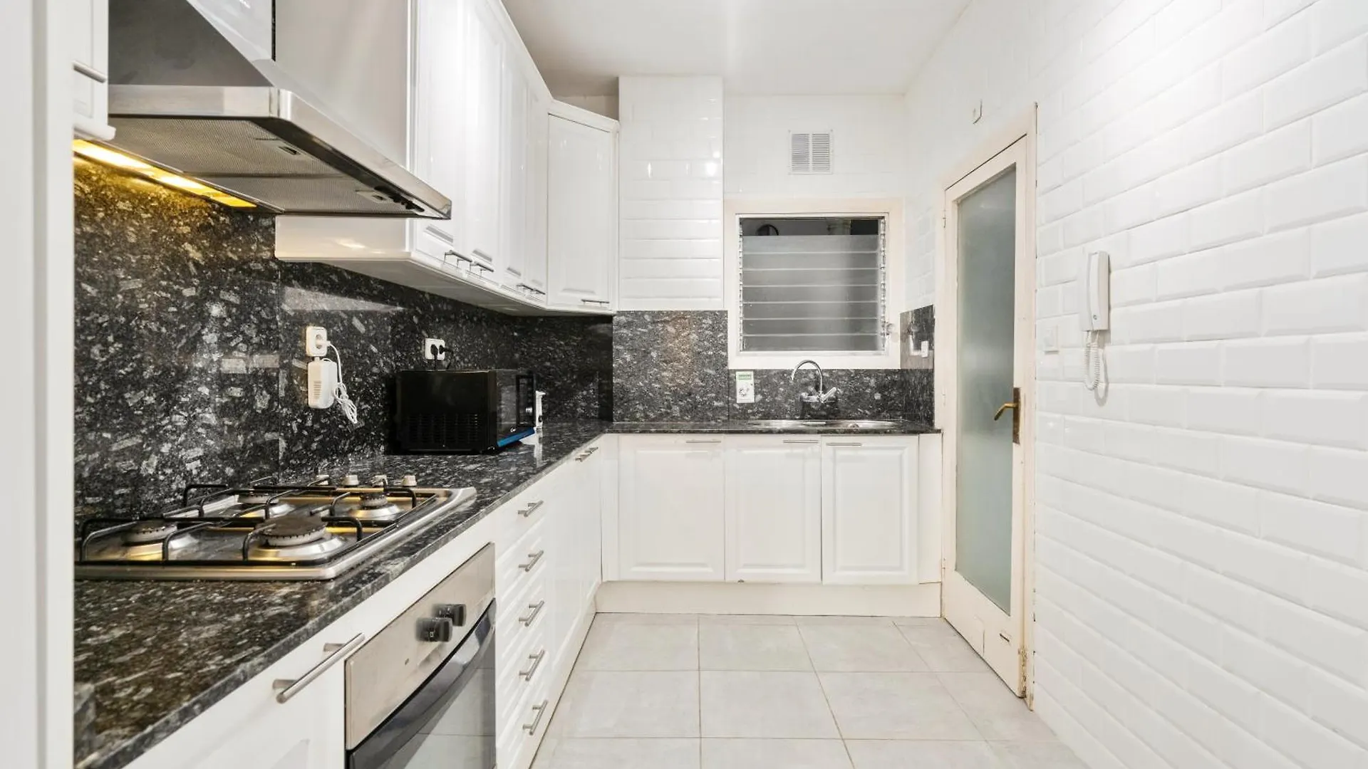 Apartment Fridays Flats Spacious 4Br Family Retreat Barcelona